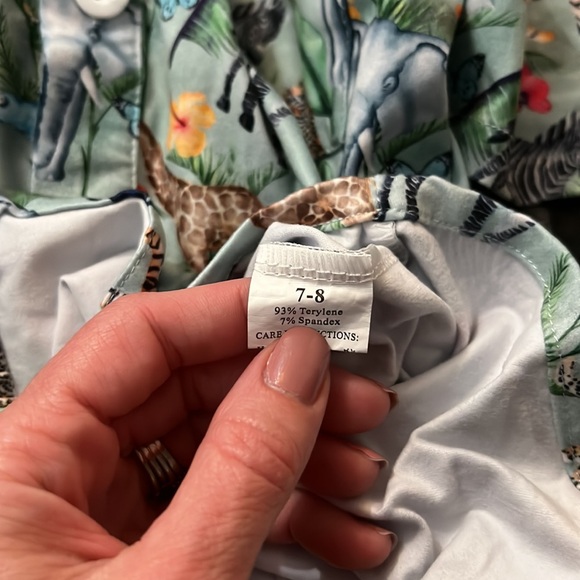 Boys safari zoo animal button up collared shirt with pocket.  Size 7/8 - Picture 5 of 5